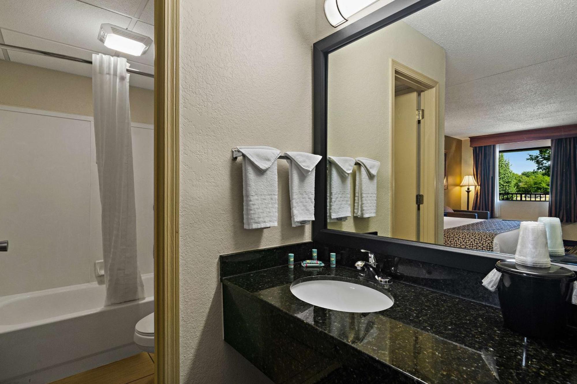 פאייטוויל Best Western Windsor Suites מראה חיצוני תמונה